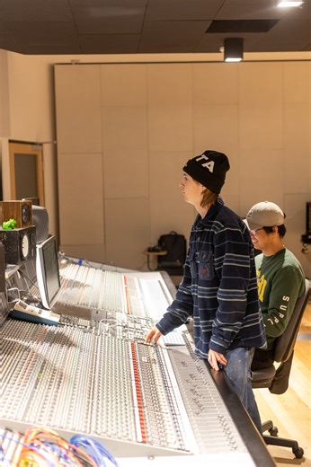 Learn to produce music in studios just like the ones where your favourite songs are created 💽🎧 Find out more about our Audio & Sound Production courses here 👉 https://bit.ly/3LestT9 | Box Hill Institute