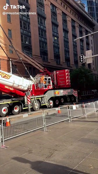 Liebherr 750T Crane Setup and Operation Guide