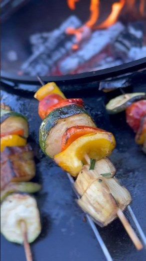 Grilled vegetable skewers - the perfect side dish for your guests