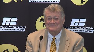 Iowa legend Hayden Fry dies at 90