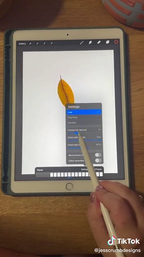 Easy @procreate falling leaf tutorial! #fall #digitalart #procreatetutorial #crumbleholme #procreate #tipsandtricks #autumn