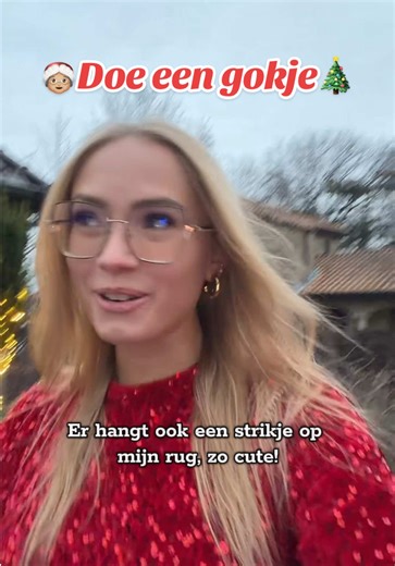 Plaats uw gokje un de comments: hoe lang gaan mijn nylon kousen meegaan vanavond? #kerst #nylon #gokje #placeyourbet #kerstmis