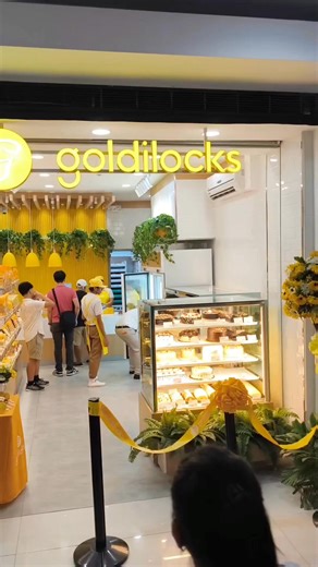 Sweet news! 🍰 Your favorite Pinoy bakeshop, Goldilocks, has just arrived at the 📍 Upper Ground Floor #RobinsonsMalls #OurFavoritePlace #Goldilocks #AlwaysSomethingNewAtRobinsonsMalls #LoveItHereAtRobinsonsMalls | Robinsons Metro East