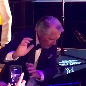 Watch Gary Player incorporate his golf swing into some pretty nifty dance moves