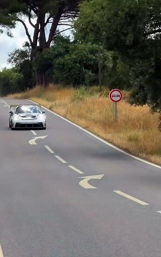 Full throttle Friday 🏎️ Porsche 911 GT3