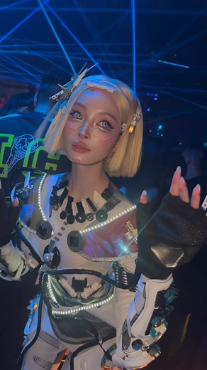 Hôm qua có ai thấy Robot này hemmm? 🤖 #Halloween | Kim Ngan Vo