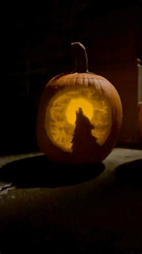 Pumpkin carving 2025! Howling wolf
