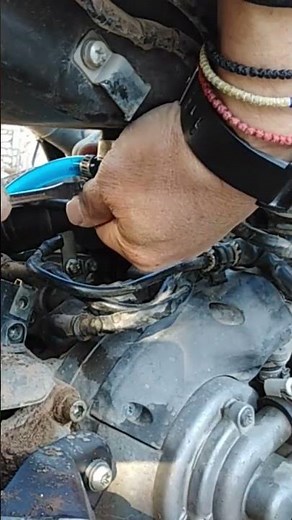 How to change fuel filter and fuel line on a scooter.