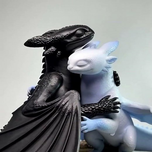 Toothless x lightfury kiss and cuddle 🤍🖤