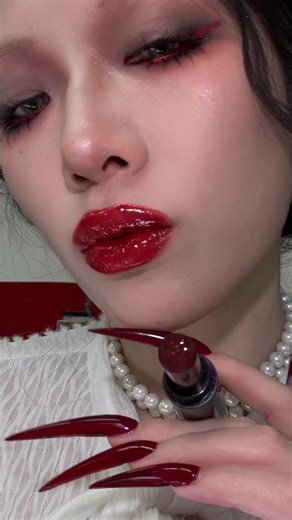 Achieve Glamorous Blood Red Lips with Glassload Lip Melt