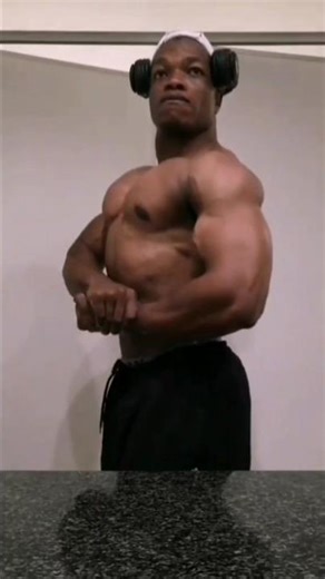 side chest pose #bodybuildingmotivation