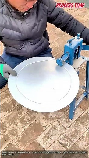 手動ローリングマシンによる金属板のエッジ折り曲げ加工プロセス #worker #process #metalworking #machinery #tools