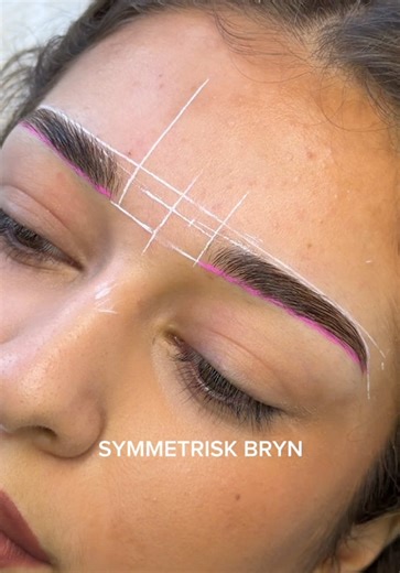 Brow Lamination hjælper mod asymmetrisk bryn 🩷 📍 Aarestrupsvej 17, Valby 2500 Hos MREVIVE møder du professionelle behandlinger og et trygt miljø, hvor vi fremhæver din naturlige skønhed med Brow & Lashlift. Drømmer du om nemmere hverdage og et flot, holdbart resultat? Book din tid – vi glæder os til at se dig 💓 #browlamination #lashlift #fyp #københavn #copenhagen