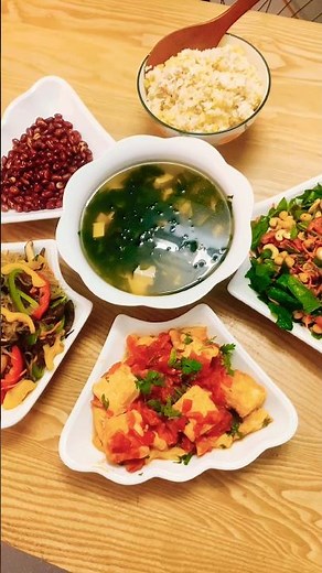 Gợi ý mâm cơm chay gia đình đủ dinh dưỡng / Nutritious vegetarian family meals