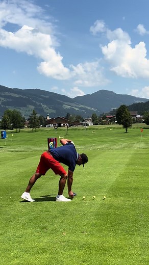 Impressive One-Handed Golf Shots During Breaks