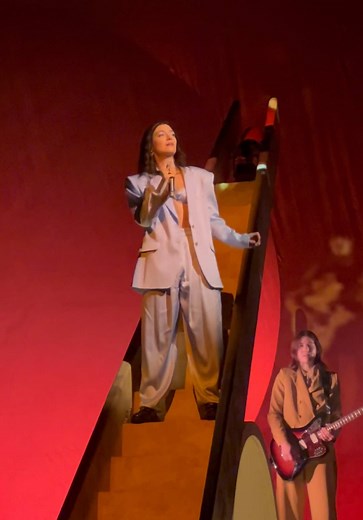 Lorde performing ‘Fallen Fruit’ in Los Angeles. 🌟 May 6, 2022 @Lorde #lorde