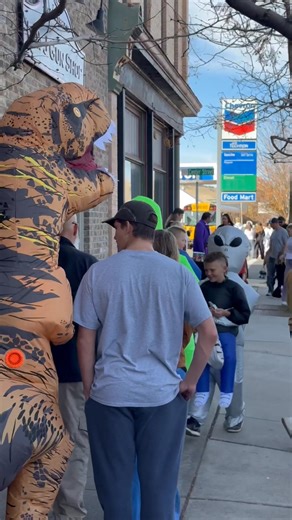 Ahoy, mateys! Our Coalville Main Street office turned into a sea of spooky fun this Halloween as our crew went full pirate mode! 🏴‍☠️ ⁠ ⁠ We welcomed hundreds of trick-or-treaters aboard our decked-out office, filling each one of their loot bags with piratey treasures. 🍬⁠ ⁠ ⁠Huge thank you to Windermere agent, Michelle Adkins, for putting this ship in tip-top shape! 🏴‍☠️⁠ ⁠ ‘Til next Halloween! ☠️🎃 | Windermere Real Estate Utah