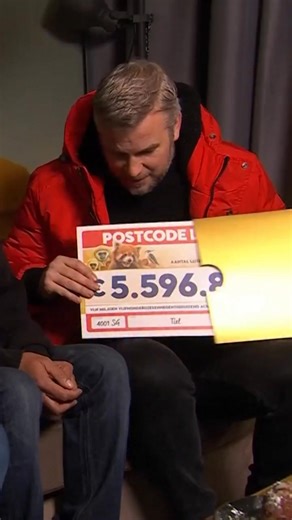 1.2K views · 1.2K reactions | Op 1 januari 2026 is de PostcodeKanjer van de Postcode Loterij, ter waarde van 59,7 miljoen euro, gevallen in de Molukse wijk in Tiel. | Claus Roemeon | Facebook