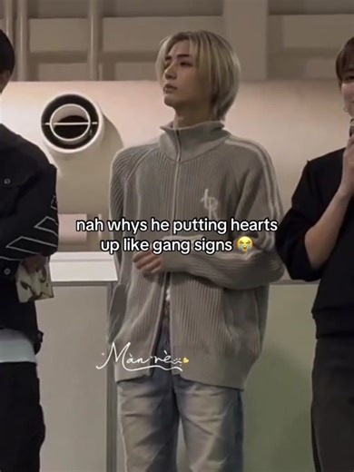 Leehan's Unique Style: Hearts and Gangs Sign Expression