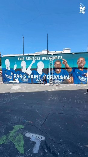 16K views · 571 reactions | ¡PACHO EN UN MURAL DEL PSG!  Un mural gigante en LA recibe al PSG… ¡William Pacho es protagonista! El ecuatoriano ya es parte del arte callejero mundial. #WilliamPacho #PSG #OrgulloEcuatoriano #ArteFutbolero #MuralLegendario #TripDeportivo | Trip Deportivo | Facebook