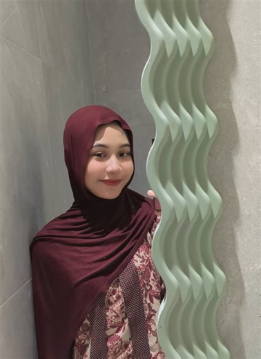 Stylish Maroon Outfits for Every Occasion