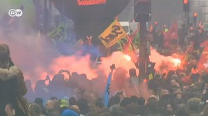 Strikes mark labor reform power struggle in France