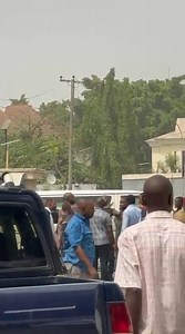 VIDEO: ICPC Operatives Storm IHS Towers Abuja, Hold Amnesty International Staff Hostage, Threaten To Shoot Anyone Who Leaves | Sahara Reporters