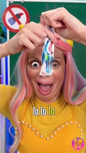 TOOTHPASTE MAKEUP CHALLENGE! [Fun] 💄✨ #DIY #fun #craft #challenge #lol