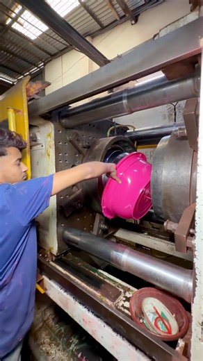 Machine-speed bowl making process—so satisfying! 😍⚙️
