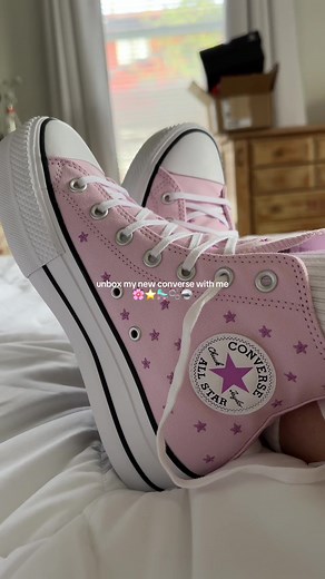 absolutely obsessed with my new @Converse 🤩 these are the chuck taylor all star lift platform embroidered stars in the color new found bloom pink/lt shocking orchid pink/white 🌸 i sized down from my usual size 8 & got a 7.5 & it’s perfect! 💕 #converse #converseallstar #platformconverse #pinkconverse #unboxing