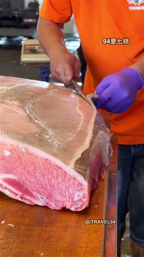 Satisfying bluefin tuna cutting with a unique master knife technique #黑鮪魚 #bluefintuna #knifeskills