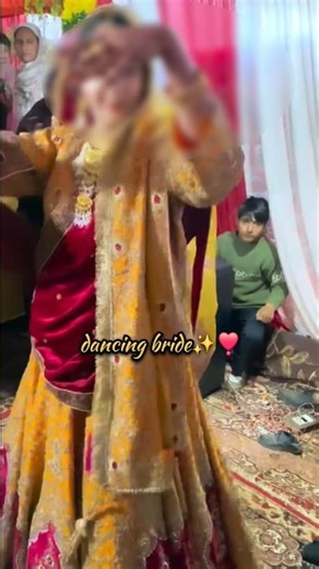 kashmiri bride dancing at her wedding day❣️✨️#wedding #dance #bride #shorts #viralshorts #dulhan
