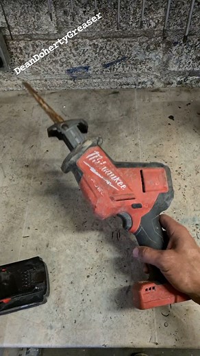 10K views · 195 reactions | This milwaukee recip saw was left in for repair as I wouldn't run after being stored in a damp shed under a drip. The tool holder and shaft rusted up and seized. #tools #powertools #repair #toolrepair #fix #deandohertygreaser #howto #machine #milwaukee #milwaukeetools #milwaukeerepair #m18 #m18fhz #fuel #brushless #cordless | Deandohertygreaser | Facebook