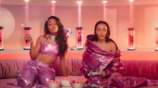 Doja_Cat_-_Kiss_Me_More_Official_Video_ft_SZA[GetVideowatch]