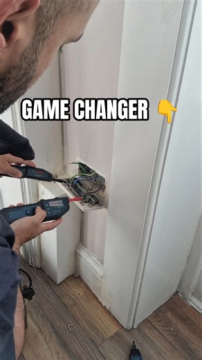 Day in the life of an Electrician | Testing out the new Voltage Tester by BOSCH