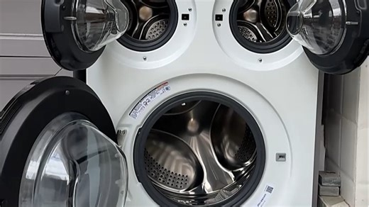 三筒洗衣机焕新升级，解放三代洗衣困扰！46平带院家庭首选，小户型大容量，快洗快脱省时省力，晾晒自由轻松应对多代同堂洗衣需求。