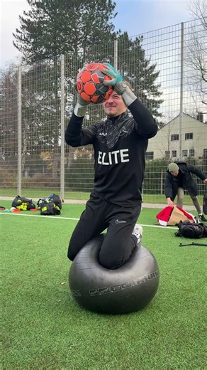 GOALKEEPER CORE AND HANDLING EXERCISE #soccer #goalkeeper
