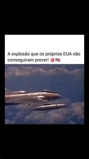 AG Curiosidades on Instagram: "☢️ Castle Bravo: O Teste Nuclear que Virou um Alerta Global! 🚨 Em 1954, os EUA detonaram Castle Bravo, sua bomba nuclear mais potente, e o que era pra ser um teste "controlado" no Atol de Bikini se tornou um pesadelo geopolítico e ambiental. Essa explosão foi 2,5 vezes mais forte que o previsto, liberando 15 megatons de energia! O Impacto Devastador: * Uma bola de fogo de mais de 7 km de largura em 1 segundo. 🔥 * Nuvem radioativa subindo 40 km em menos de 10 minu