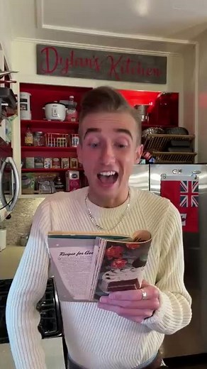 Dylan Hollis - 7UP JELLO SALAD (TikTok Vintage Recipe)