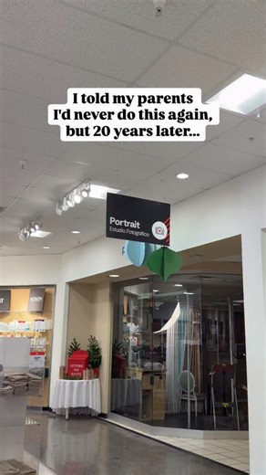 Vegas Food & Travel • Jonathan Tso (JT) on Instagram: "I swear, this might be the only thing keeping @jcpenney in business these days😭😭🎄📸 If you grew up in the 90s & 2000s, this JCPenney portrait studio was basically a second home during the holidays 😩 📌 @jcpenneyportraits 📲 Share this w your squad! 👀 👉 Follow @jayteetakesabite to stay updated on all of Vegas! Have you been?! Let me know in the comments!⏬ Holiday season 2025, what to do during the holidays, family photoshoot holidays, b