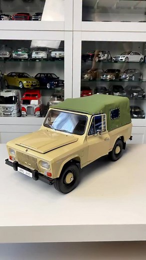 Aro 240 1/8 scale by IXO Collections | AC Collection
