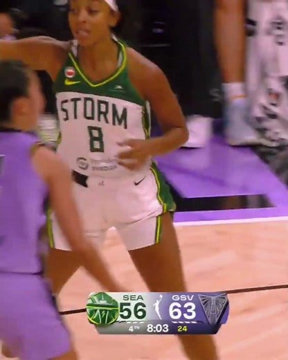 Puttin’ on a SHOW 🔥Miela Sowah gettin’ straight buckets, up to 14 PTS in the 4th! #subscribe #nba