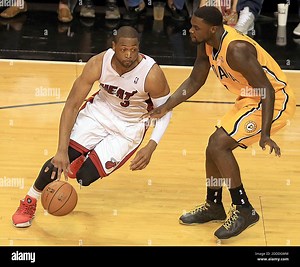 NO FILM, NO VIDEO, NO TV, NO DOCUMENTARY - The Miami Heat's Dwyane Wade drives against the Indiana Pacers' Lance Stephenson in the second quarter in Game 3 of the Eastern Conference Finals at AmericanAirlines Arena in Miami on Saturday, May 24, 2014. Photo by Pedro Portal/El Nuevo Herald/MCT/ABACAPRESS.COM Stock Photo - Alamy