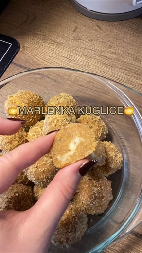 Homemade recipes👩‍🍳 on Instagram: "Marlenka medene kuglice🍯🇨🇿 -Jednostavan recept, gotove za 15min, a po mom mišljenju bolje od originala🤭 #marlenka #kuglice #recept #cookbookmne #honey #homemade #czech #recipe #wintercoming #cozyseason #december"