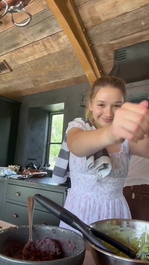 Salsa Saturday!!💃 When #DavidBeckham and #HarperSeven are inspired by @Flamin’ Hot @Eva Longoria ❤️‍🔥!! Kisses #Peggygou xx