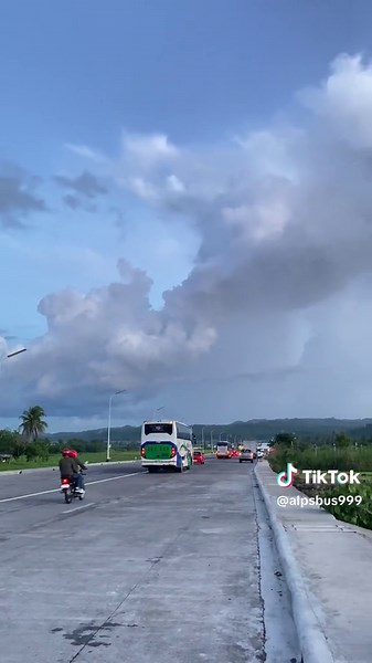 Amihan Bus Lines vs Bicol Isarog Transport: Daewoo and Higer Buses Race!