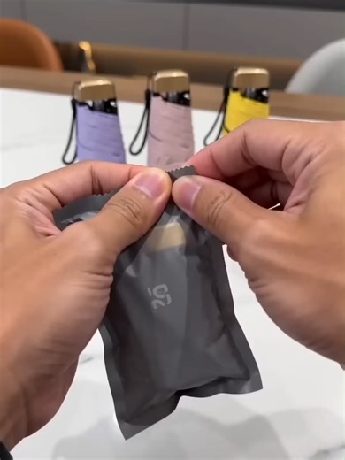 LEVINO Mini Pocket Umbrella: Lightweight & UV Protection