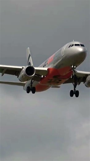JETSTAR A320 OVERHEAD LANDING RWY34 MELBOURNE YMML IN HIGH WINDS🦘🛬🛬🛬