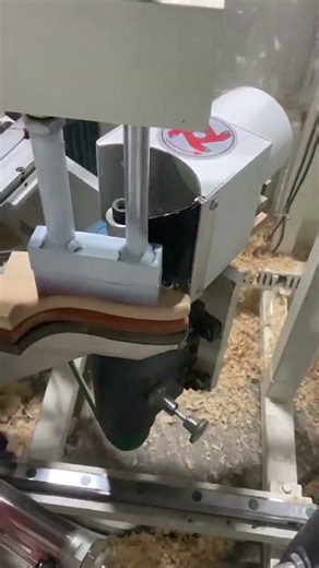 Wood handle shaping machine
