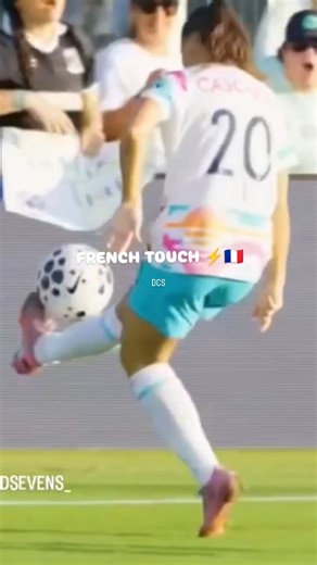 Delphine Cascarino Skills on Instagram: "French touch 🇫🇷⚡ @delphine_cascarino @worldsevens_ @sandiegowavefc #delphinecascarino"